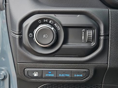 Used 2024 Jeep Wrangler Unlimited Sahara AWD/4WD image 26