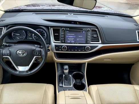 Used 2017 Toyota Highlander Limited Platinum FWD image 14