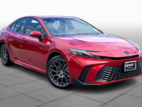 Certified 2026 Toyota Camry SE w/ Convenience Package image 3