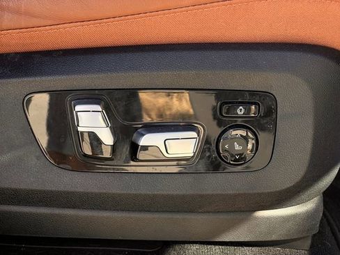 Used 2023 BMW X7 xDrive40i w/ Executive Package image 25