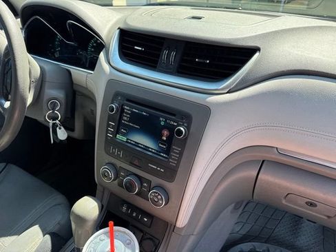 Used 2017 Chevrolet Traverse LS FWD image 15