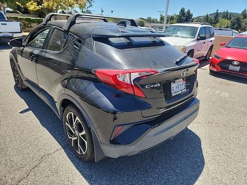 Used 2020 Toyota C-HR XLE FWD image 3