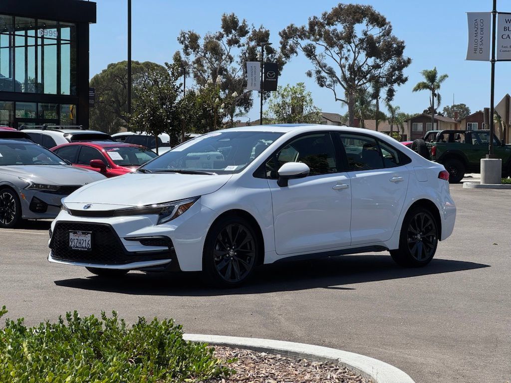 Used 2025 Toyota Corolla SE w/ SE Premium Package FWD image 6