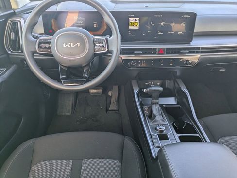Used 2025 Kia Sorento LX image 16