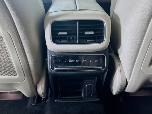 Used 2021 Mercedes-Benz GLS 450 4MATIC image 33