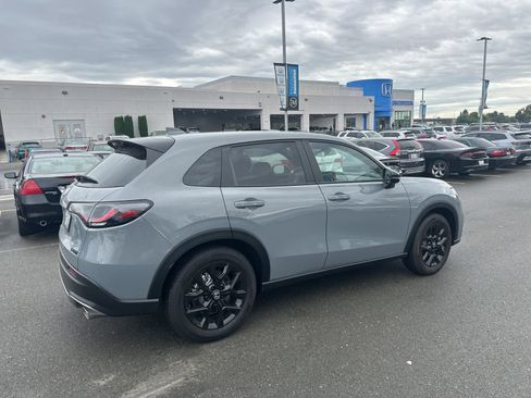 Used 2025 Honda HR-V Sport image 3