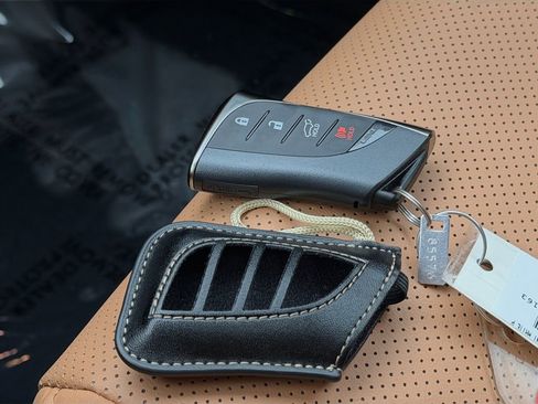 Used 2025 Lexus NX 350h Premium w/ Accessory Package (Z2) image 31