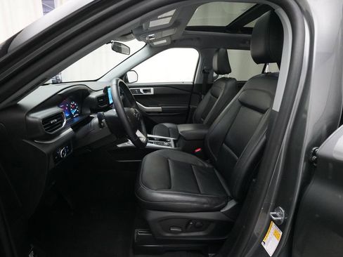 Used 2023 Ford Explorer XLT w/ Equipment Group 202A image 7