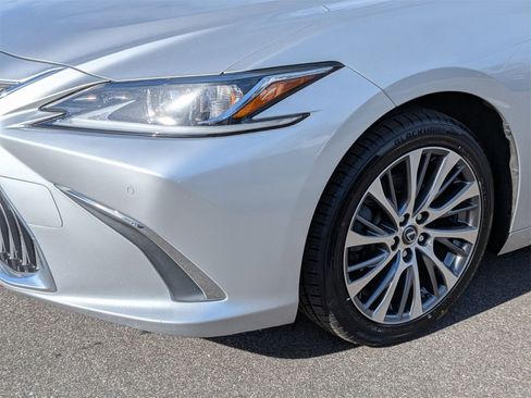 Used 2019 Lexus ES 300h w/ Premium Package image 9