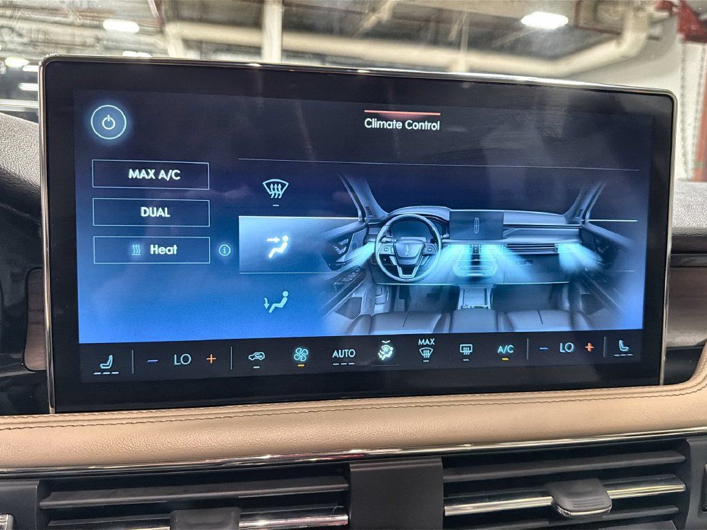 Used 2025 Lincoln Corsair Grand Touring w/ Jet Appearance Package AWD/4WD image 17