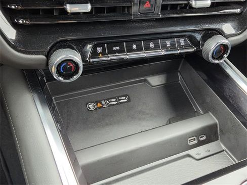 Certified 2025 Chevrolet Tahoe LT image 32