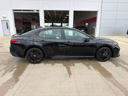 Used 2025 Toyota Camry SE AWD/4WD image 8