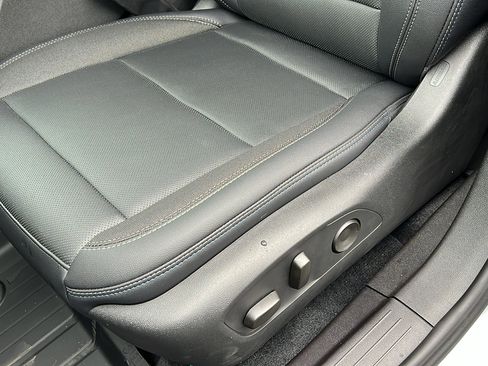 New 2026 Chevrolet Equinox EV LT image 18