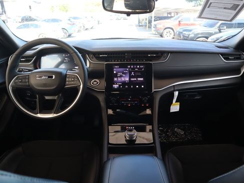 Used 2024 Jeep Grand Cherokee Altitude RWD image 33