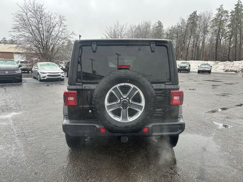 Used 2018 Jeep Wrangler Unlimited Sahara image 4