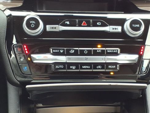 Used 2022 Ford Explorer Limited w/ Equipment Group 301A image 17