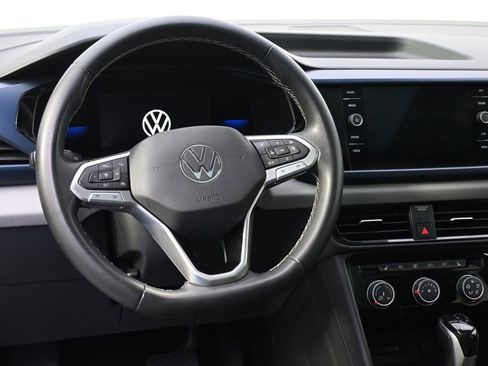 Used 2023 Volkswagen Taos SE w/ Panoramic Sunroof Package AWD/4WD image 9