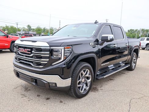 Used 2022 GMC Sierra 1500 SLT w/ SLT Premium Plus Package AWD/4WD image 30