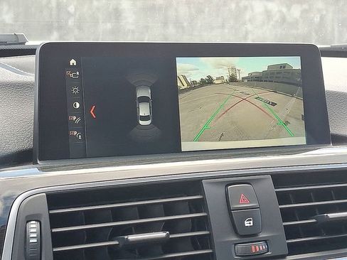 Used 2018 BMW 320i xDrive Sedan w/ Convenience Package image 20