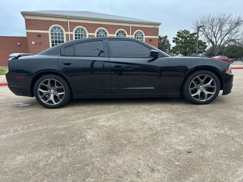 Used 2014 Dodge Charger SXT image 4