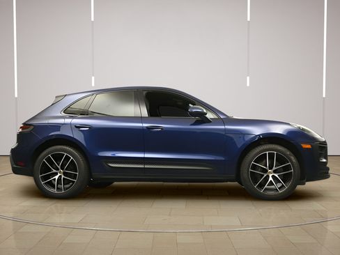 Certified 2023 Porsche Macan AWD/4WD image 32