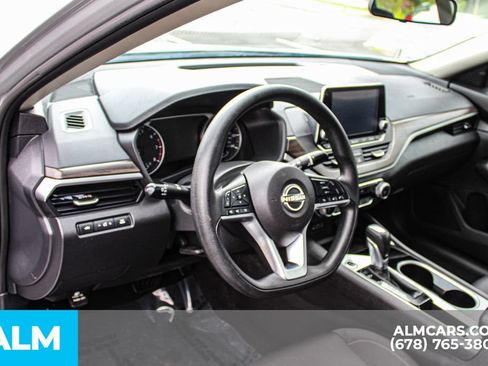 Used 2024 Nissan Altima 2.5 SV FWD image 16