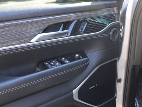 Used 2022 Jeep Wagoneer Series II image 17