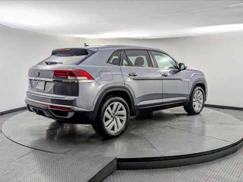 Used 2023 Volkswagen Atlas Cross Sport SE image 8