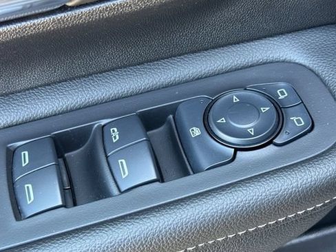 Used 2024 GMC Terrain SLE AWD/4WD image 12
