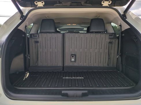 Used 2021 Toyota Highlander XLE FWD image 7