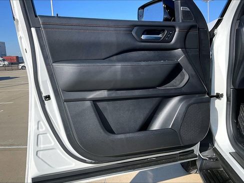 Used 2025 Nissan Armada PRO-4X w/ Pro-4X Premium Package image 23