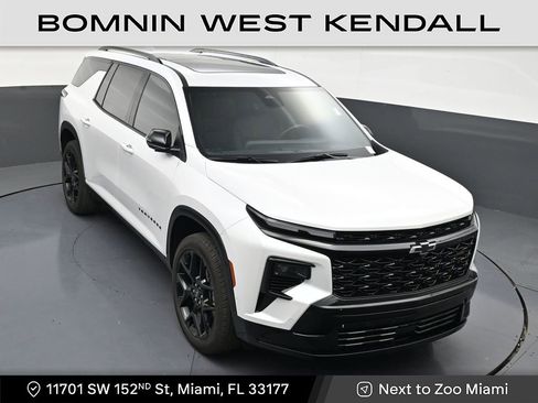 Used 2025 Chevrolet Traverse RS image 19