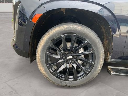 Used 2024 Cadillac Escalade ESV Sport Platinum w/ LPO, ONYX Package image 14