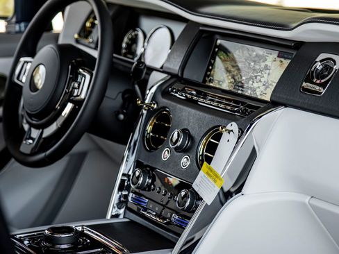 Certified 2024 Rolls-Royce Cullinan w/ Cullinan Package image 18