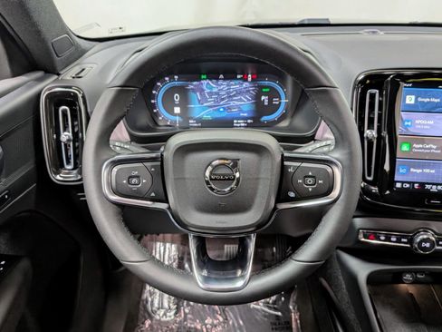 Used 2023 Volvo XC40 Recharge Core image 29