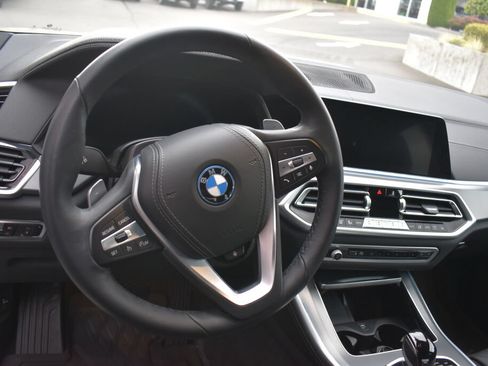 Used 2023 BMW X5 xDrive45e w/ Parking Assistance Package AWD/4WD image 9