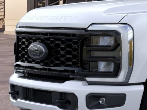 New 2026 Ford F250 Lariat w/ Black Appearance Package AWD/4WD image 17