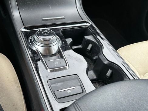 Used 2020 Ford Edge SE FWD image 12