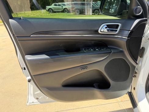 Used 2019 Jeep Grand Cherokee Limited AWD/4WD image 8