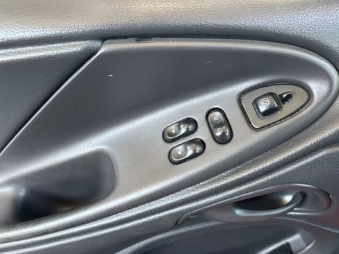 Used 2001 Ford Mustang GT RWD image 11