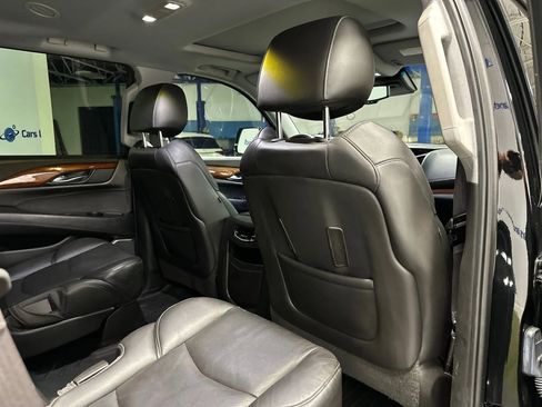 Used 2016 Cadillac Escalade Luxury image 23
