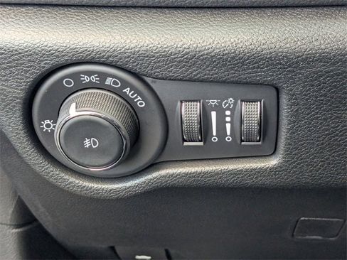 New 2026 Chrysler Pacifica Select image 14