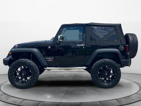 Used 2015 Jeep Wrangler Rubicon w/ Power Convenience Group AWD/4WD image 2
