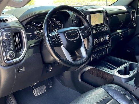 Used 2023 GMC Sierra 2500 Denali w/ Denali Black Diamond Edition AWD/4WD image 14