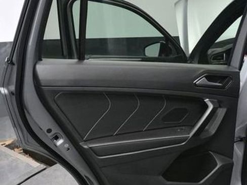Used 2023 Volkswagen Tiguan SE R-Line image 19