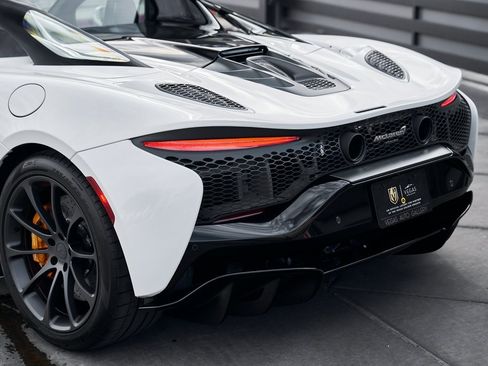 Used 2025 McLaren Artura Spider image 12