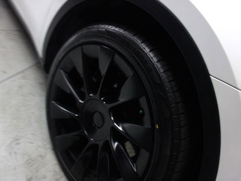 Used 2023 Tesla Model Y Long Range image 29