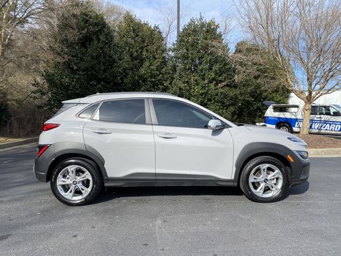 Used 2023 Hyundai Kona SEL w/ Convenience Package image 10
