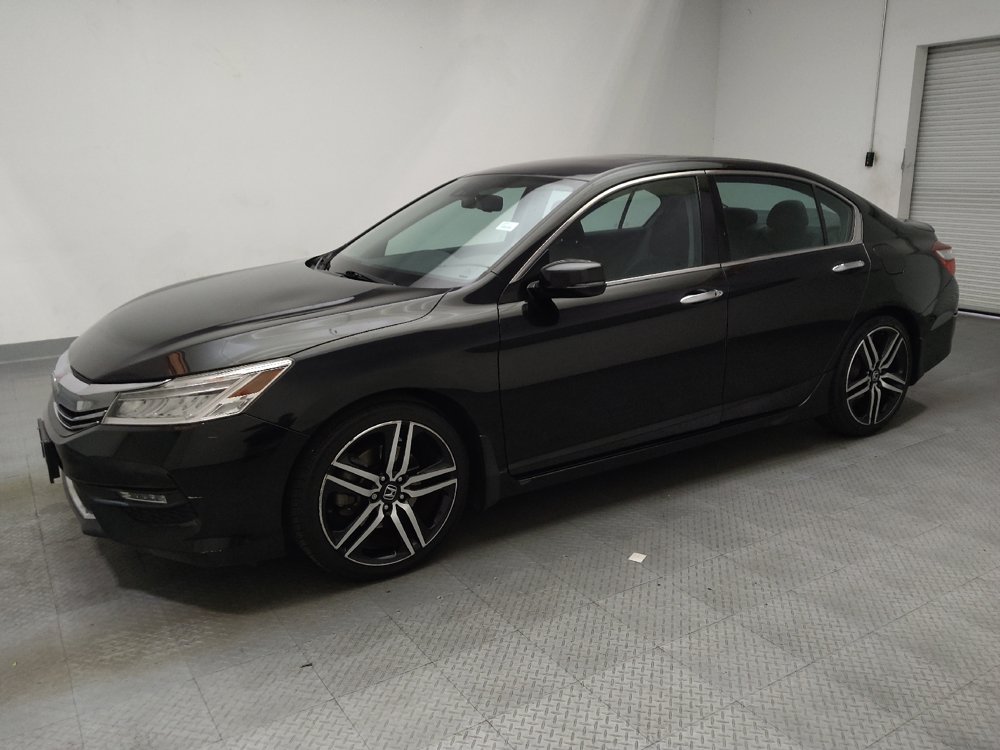 Used 2017 Honda Accord Touring image 2