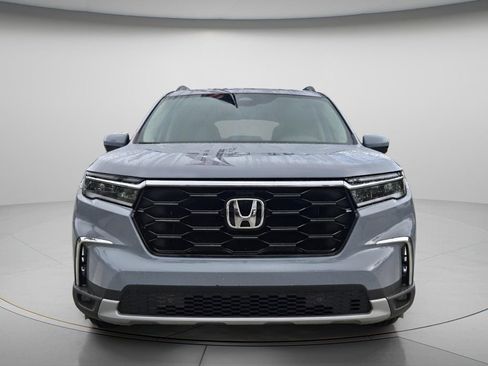 Used 2025 Honda Pilot Touring image 5